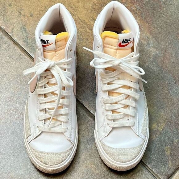 Nike Sport Shoes Blazer Mid ‘77 Summit White Vintage Pink High Tops 9 - Picture 2 of 14